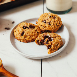 Healthier Peanut Butter Chocolate Chip Cookies (gf &amp; 1 Bowl!)