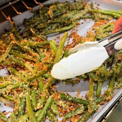 Crispy Parmesan Roasted Green Beans