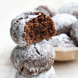 Keto Chocolate Amaretti Cookies