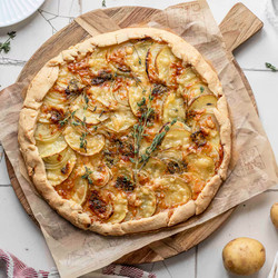 Galette Mit Kartoffeln Und Zwiebeln