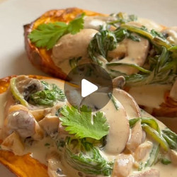 Sweet potato with mushrooms and spinach in a creamy sauce