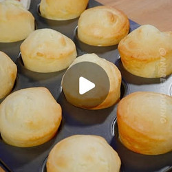 Pao De Queijo // Brazilian Cheese Bread