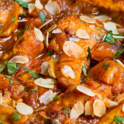 Marokkaanse Tajine Met Kip En Abrikozen