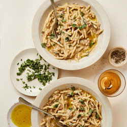 Walnut And Bread Sauce Pasta