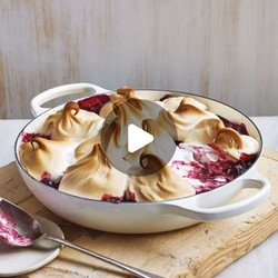 Vanilla Berry Baked Pavlova