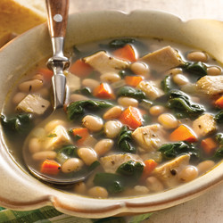 Simple Leftover Turkey &amp; White Bean Soup