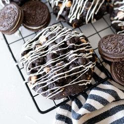 Peanut Butter Oreo Cookies (parent Trap Cookies)