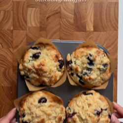 Bakery-style Blueberry Muffins 🫐