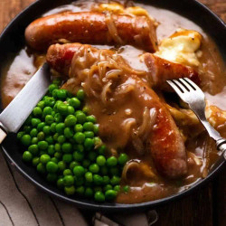 Bangers &amp; Mash (sausage With Onion Gravy)