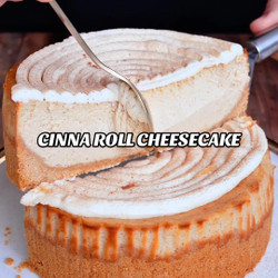 Cinnamon Roll Cheesecake