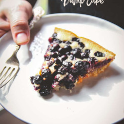 5 Ingredient Blueberry Skillet Dump Cake