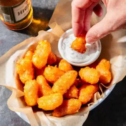 Fried Cheese Curds With Ranch Dressing