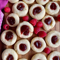 5 Ingredient Raspberry Cheesecake Cookies