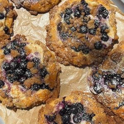 Blueberry Custard Crumble Buns (bakery-style With Cream Cheese Filling!)