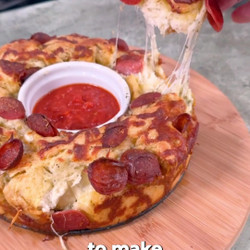 Pull Apart Pepperoni Pizza Bread