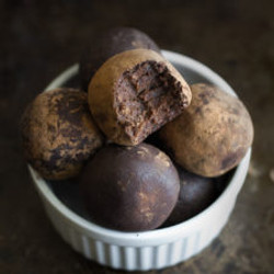 No Bake Chocolate Fudge Protein Truffles