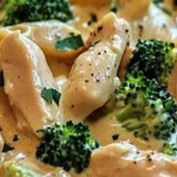 Comforting Creamy Chicken &amp; Broccoli Pasta