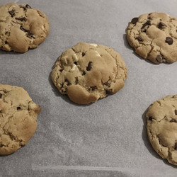 Oat flour choc chip cookies