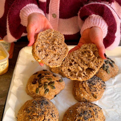 No Knead Overnight Volkorenbroodjes