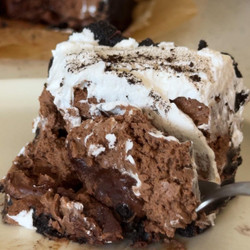 Vegan No Bake Chocolate Cake

Vegan No Bake Chocolate Cake