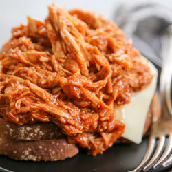 (To try) Slow Cooker Smoky Chipotle BBQ Pulled Chicken