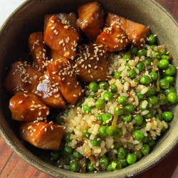 Bol de Salmón Glaseado con Arroz