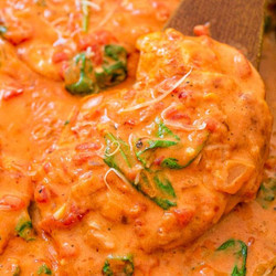 Chicken In Roasted Pepper Sauce