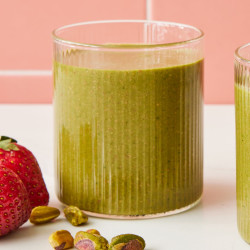 Anti-inflammatory Strawberry–passion Fruit Green Smoothie