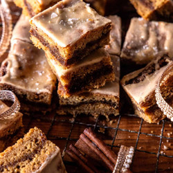 Frosted Brown Butter Snickerdoodle Blondie Bars