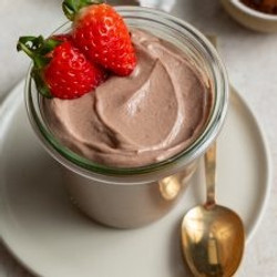 Healthy Chocolate Greek Yogurt (3 Ingredients!)