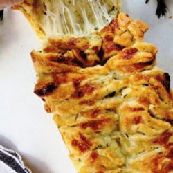 Cheesy Pull Apart Garlic Bread