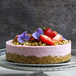 Pistachio And Strawberry Raw Cake (grain-free &amp; Vegan)