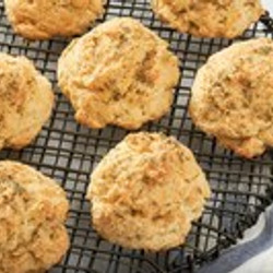 Red Lobster-style Cheddar Biscuits