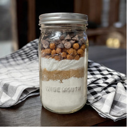Salted Caramel Chocolate Chip Mason Jar Cookies