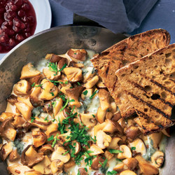 Pilzpfanne Mit Preiselbeeren