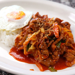 Spicy Pork And Vegetables Over Rice (jeyuk-deopbap: 제육덮밥)