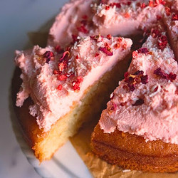 Strawberry &amp; Coconut Leches Cake