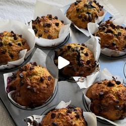 Blueberry &amp; Dark Chocolate Muffins