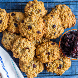 Chewy Cranberry Oatmeal Cookies