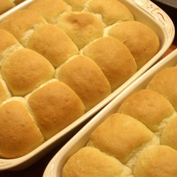 Momsie’s Yeast Rolls