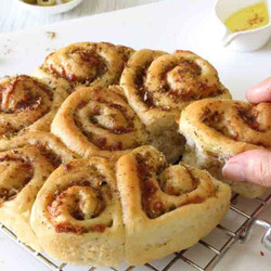 Olive Cheese Zaatar Pull Apart Rolls