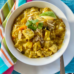 Slow Cooker Curry With Tofu, Potatoes, Mushrooms And Rice