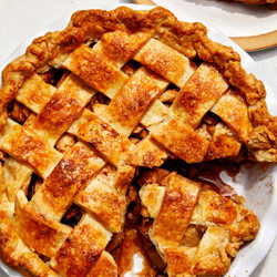 Apple Pie Recipe (with A Cheddar Crust)