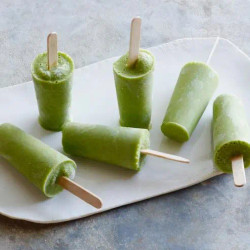 Kale-banana Breakfast Pops
