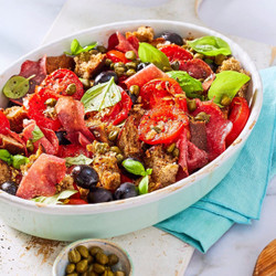 Tomaten-brot-salat Mit Oliven