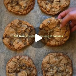 Chocolate Chip Cornflake Crunch Cookies