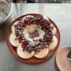 Pavlova Wreath