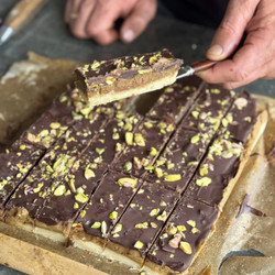 Pistachio Mocha Snickers Bars