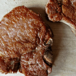 Juicy Skillet Fried Thick-cut Pork Chops