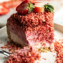 Easy Vegan No Bake Strawberry Crunch Cheesecake Recipe